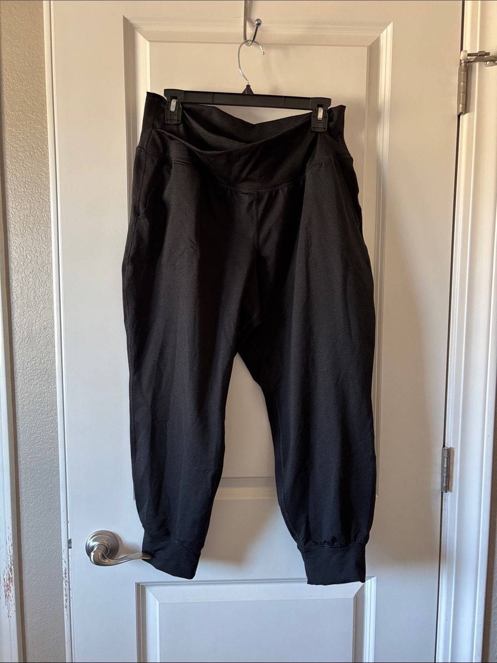 Old Navy Black Cropped Jogger Pants